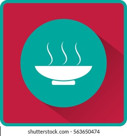 Icono plano. Almuerzo caliente. El plato con la comida.