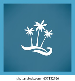 Icono plano. Palmeras en la playa. Olas y palmas. Vacaciones, vacaciones.