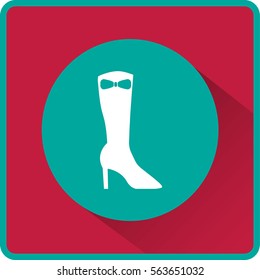 Icono plano. Botas de las mujeres