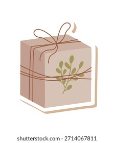Caja de regalo kraft plana con cinta marrón y etiqueta engomada del diseño de la cartulina del eco. Etiqueta engomada del presente de moda y empaquetado de la Navidad, perfecto para el concepto moderno del envoltorio del regalo de la decoración del día de fiesta o del partido.