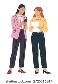 Ilustração moderna plana de duas mulheres profissionais em trajes de negócios, um usando um smartphone e o outro segurando papéis, em um fundo branco limpo.