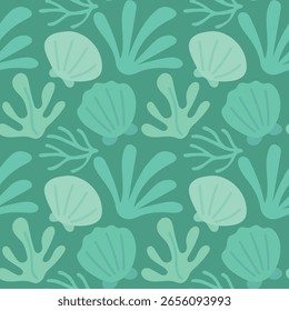 Algas planas e gráficos de conchas em tons verdes calmantes formam um padrão oceânico sem costura para design de superfície tropical, têxteis naturais e arte submarina.
