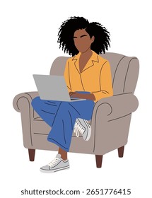 Ilustração vetor plana de jovem mulher negra com cabelo afro em roupa casual sentado em poltrona, trabalhando em laptop. Trabalho remoto, freelance, conceito de escritório doméstico. Isolado no branco.