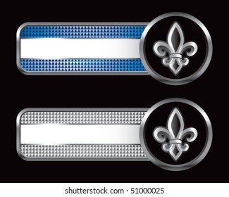 fleur de lis sobre pestañas a cuadros azules y plateados