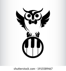 Fliying owl icon with tooth piano isolated on white background from animals collection. Vector illustration EPS.8 EPS.10
