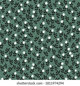 Blumenmuster. Schöne Blumen auf grünem Hintergrund. Drucken Sie mit kleinen weißen Blumen und den Blättern der Pflanze. Nahtlose Vektorstruktur. Für Bildschirmhintergrund drucken.