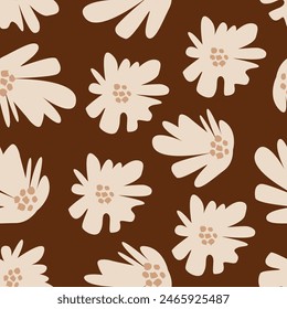 Blumenmuster aus großen gelben, roten und orangefarbenen Blüten auf dunklem Hintergrund. Rustikaler Chic.