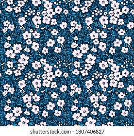 Patrón floral. Bonitas flores sobre fondo azul marino. Impresión con flores blancas pequeñas. Impresión Ditsy. Textura vectorial sin inconvenientes. Ramo de primavera.