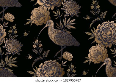 Patrón floral sin fisuras. Flores de pájaro y jardín con ramas y hojas. Sello de papel dorado sobre fondo negro. Ibis, peonías, crisantemos, jazmín, rosas. Ilustración vectorial. Grabado vintage.