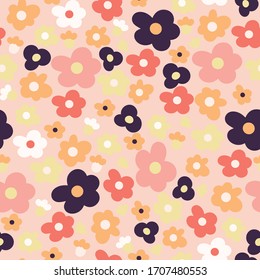 Blumenmuster nahtlos mit hansgezogenen Blumen. Modedrucke in Pastellfarben. Hintergrund der Vektorillustration.