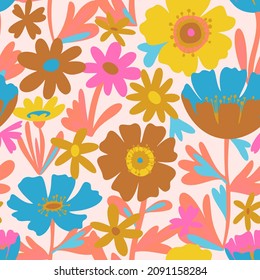 Floral seamless pattern made of blossom meadow plants and field flowers and daisies. Hand drawn botanical background in trendy flat style. Cartoon drawing. Simple nature motif with flat retro design.