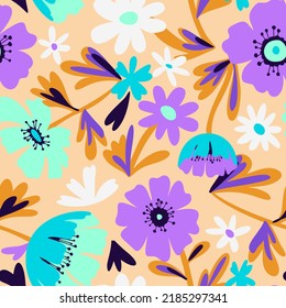 Floral seamless pattern made of blossom meadow plants and field flowers and daisies. Hand drawn botanical background in trendy flat style. Cartoon drawing. Simple nature motif with flat retro design.