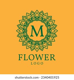 letra de marco floral M diseño del logotipo del vector inicial