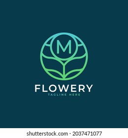 Elemento de plantilla de diseño del logotipo M de la letra inicial de flor. Vector Eps10
