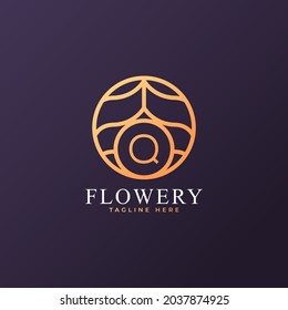 Elemento de plantilla de diseño del logotipo Q de la carta inicial de flor. Vector Eps10