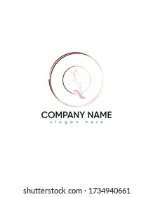 Modelo de logotipo de flor y letra Q, logotipo de vectores para identidad empresarial y de empresa