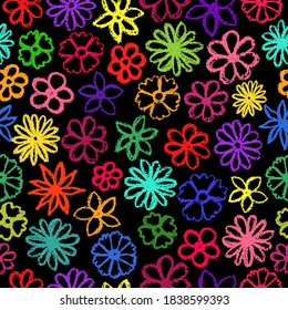
Blumen Crayon-Muster. Kinder, die Stilblume ziehen. Handgezeichnete Wachskreize sind auf schwarzem Hintergrund. Alleinstehende kreideartige Blumen.  Pastelskizze Blumen, Blätter. Blumendruck in Freehand.