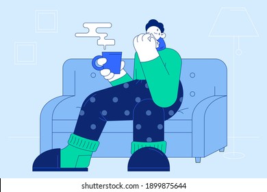 Grippe, Infektion, kaltes Konzept. Trauriger Cartoon-Charakter in warmen Socken Pullover und Schal auf dem Sofa mit heißem Getränk, Niesen und Krankheitsgefühl mit Fieber Vektorgrafik 
