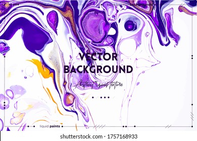Flüssigkunsttextur. Abstrakte Kulisse mit irisierendem Maleffekt. Flüssige Acryl-Kunstwerke mit chaotischen Mischfarben. Kann für Poster oder Wallpaper verwendet werden. Violett, weiß und goldfarben, die überfließend sind