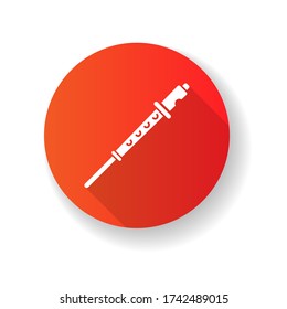 Icono de glifo de sombra larga de diseño plano rojo flauta. Instrumento musical grabador. Rendimiento orquestal. Tubería con agujeros para reproducir la melodía acústica. Festival de folk. Ilustración de color RGB de silueta
