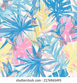 Flying exotic birds, palm, monstera leaves seamless pattern. Colorful humming bird, jungle ink sketch background. Summer tropical wildlife vector illustration for wallpaper, textile, fabric design