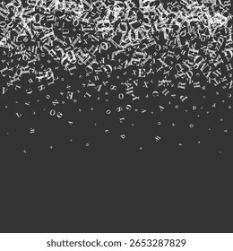 Letras latinas voadoras. Caracteres dispersos em giz branco do alfabeto inglês. Conceito de estudo de línguas estrangeiras. De volta ao banner da escola no fundo do quadro negro.