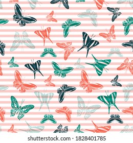 Siluetas de mariposa de primavera volando sobre un patrón sin fisuras vectorial de fondo a rayas. Diseño de impresión textil de ropa para bebés. Las siluetas de insectos del jardín de las líneas y las mariposas son papel de pared sin fisuras.