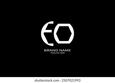 Diseño creativo del logotipo de la letra de FO. FO diseño único. Diseño del logotipo de la letra de FO sobre fondo negro