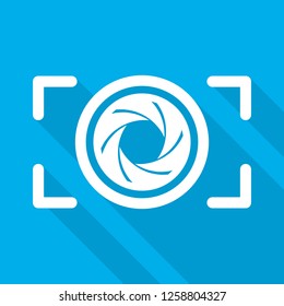 Focus icon. Vector illustration. Aperture diaphragm icon. Camera icon isolated