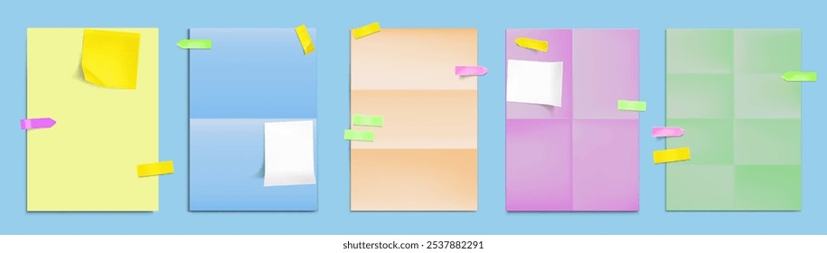 Documentos de papel doblados con notas adhesivas aisladas sobre fondo. Vector ilustración realista de pegatinas de notas de color adjuntas a la hoja de proyecto escolar en blanco, documento comercial, etiquetas de recordatorio