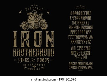 Font Iron Brotherhood. Diseño de tipo de letra vintage retro de artesanías. Alfabeto de visualización gráfica. Letras tipo fantasía. Caracteres latinos, números. Ilustración vectorial. Antiguo distintivo, etiqueta, plantilla de logotipo.
