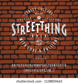 STREETING de fuentes en negrita. Diseño tipográfico de época retro. Tipo de moda. Sans serif.  Alfabeto moderno para mostrar letras vectoriales.  Dibujado en estilo gráfico. Conjunto de caracteres latinos, números.