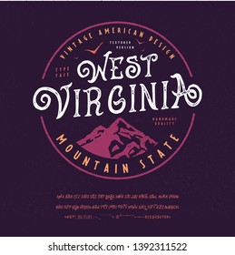 Font West Virginia. Diseño de tipo retro artesanal. Alfabeto de visualización de la imagen a mano. Ilustración gráfica vectorial antigua plantilla de logotipo de etiqueta de placa. Cartas, números, puntuación, marcas de acento.