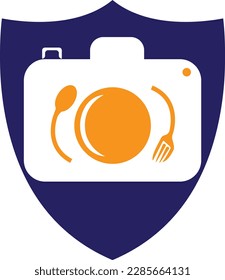 Plantilla del logotipo del vector de la fotografía alimentaria. Este diseño utiliza el logotipo de la cámara con placa, cuchara y tenedor. Adecuado para negocios, fotografía, vlog