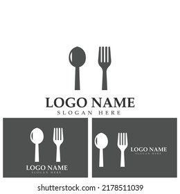 Logo de la cuchara de comida y del vector del tenedor. Logo de la cocina. Vector de la plantilla del logotipo del restaurante. Logo del Café