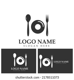 Food spoon and fork vector logo. Cooking logo. Restaurant logo template vector. Cafe Logo