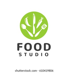 Food studio vector logo. Kitchen tools. Food icon. Cooking logo. Restaurant vector logo template. Cafe logo.