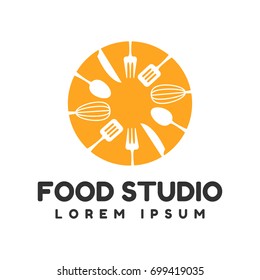 Food studio vector logo. Kitchen tools. Food icon. Cooking logo. Restaurant vector logo template. Cafe logo.