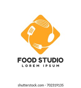 Food studio vector logo. Kitchen tools. Food icon. Cooking logo. Restaurant vector logo template. Cafe logo.