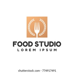 Food studio vector logo. Kitchen tools. Food icon. Cooking logo. Restaurant vector logo template. Cafe logo