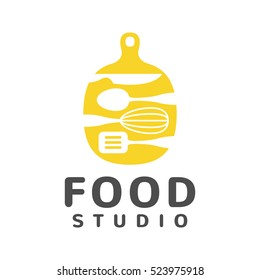 Food studio vector logo template. Kitchen tools. Food icon. Food logo. Cooking icon. Restaurant vector logo template. Cafe logo.