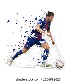 Jugador de fútbol en camiseta azul oscuro que corre con bola, abstracto dibujo vectorial de bajo polo. Un jugador de fútbol patea pelota. Ilustración geométrica de color aislada, vista lateral