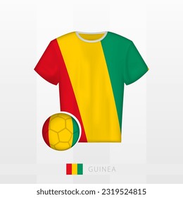 Uniforme de fútbol de la selección nacional de Guinea con fútbol con bandera de Guinea. Jersey de fútbol y fútbol con bandera. Plantilla de vectores.