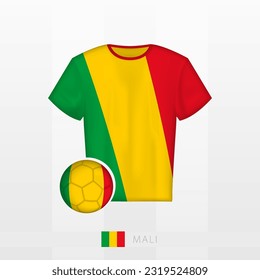 Uniforme de fútbol de la selección nacional de Mali con fútbol con bandera de Mali. Jersey de fútbol y fútbol con bandera. Plantilla de vectores.