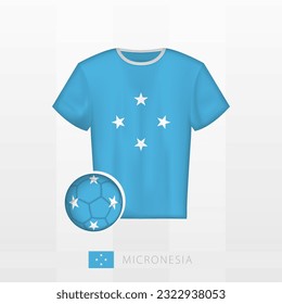 Uniforme de fútbol de la selección nacional de Micronesia con fútbol con bandera de Micronesia. Jersey de fútbol y fútbol con bandera. Plantilla de vectores.