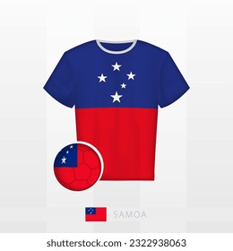 Uniforme de fútbol de la selección nacional de Samoa con fútbol con bandera de Samoa. Jersey de fútbol y fútbol con bandera. Plantilla de vectores.