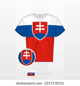 Uniforme de fútbol de la selección nacional de Eslovaquia con fútbol con bandera de Eslovaquia. Jersey de fútbol y fútbol con bandera. Plantilla de vectores.