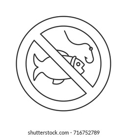 Forbidden sign with fish linear icon. Thin line illustration. No fishing prohibition. Stop contour symbol. Vector isolated outline drawing