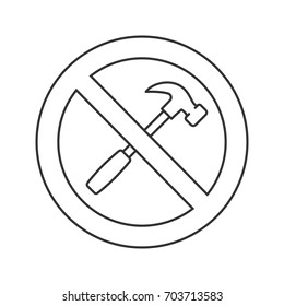 Forbidden sign with hammer linear icon. Thin line illustration. No repairing prohibition. Stop contour symbol. Vector isolated outline drawing