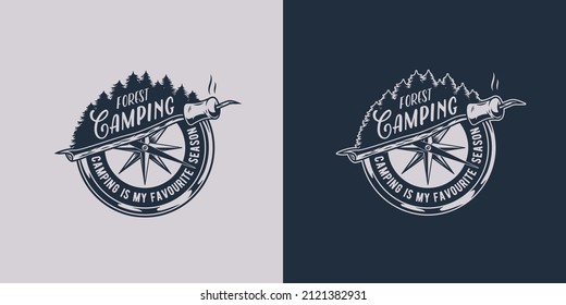 Bosque y brújula, palo con malvaviscos para acampar. Paisaje arbolado para el diseño de viajes o explorar el campamento. Diseño para la pasión y la aventura